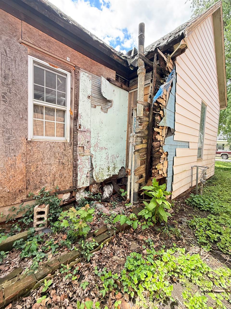 601 N 13 1/2 St, Terre Haute, IN 47804