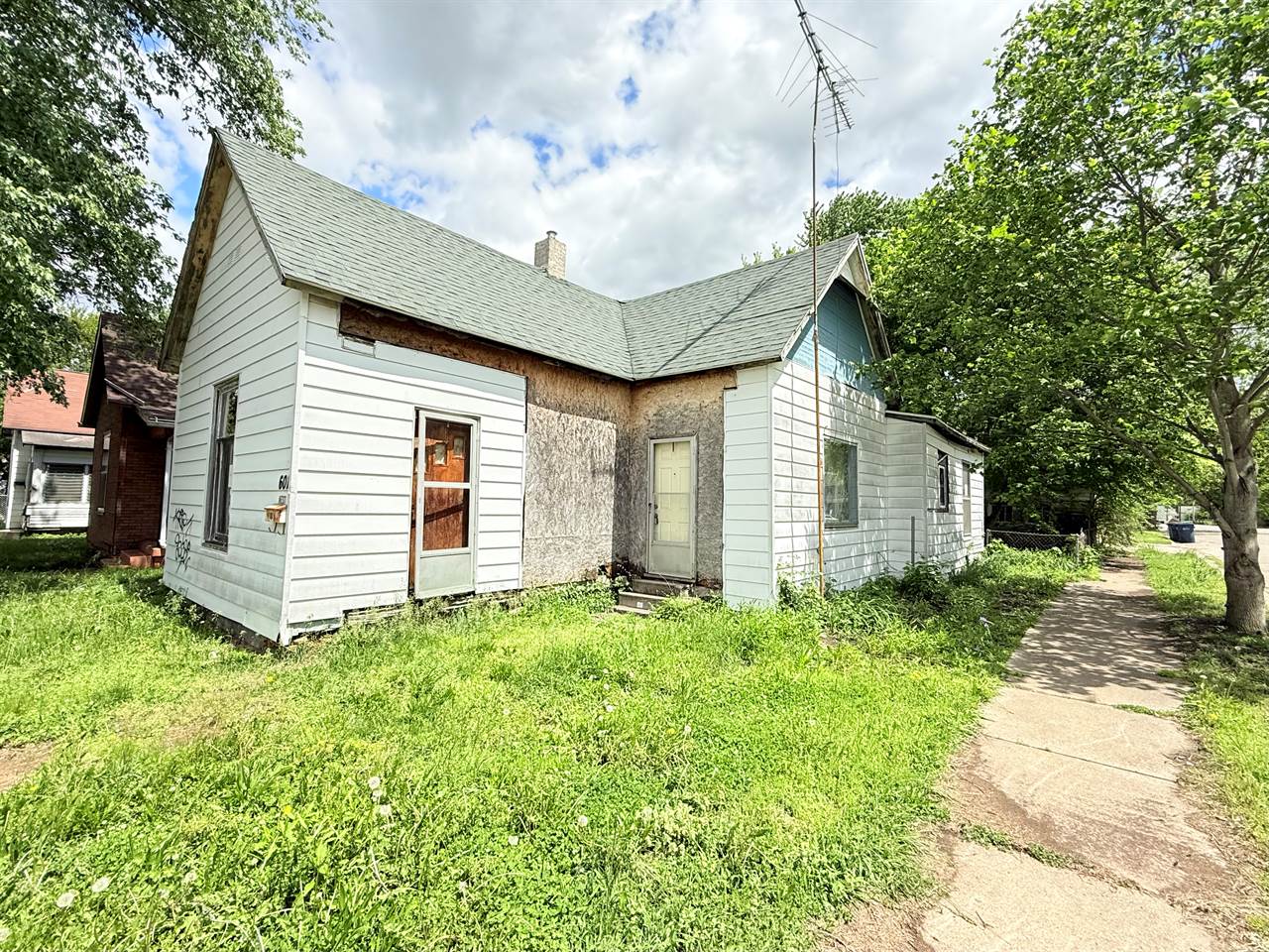 601 N 13 1/2 St, Terre Haute, IN 47804