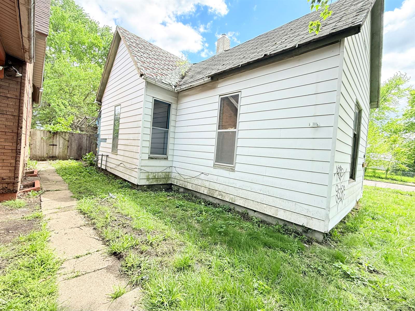 601 N 13 1/2 St, Terre Haute, IN 47804