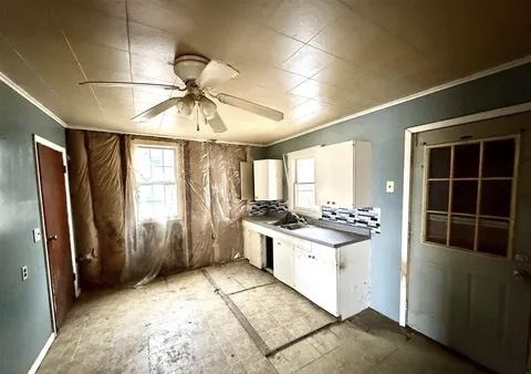 601 N 13 1/2 St, Terre Haute, IN 47804