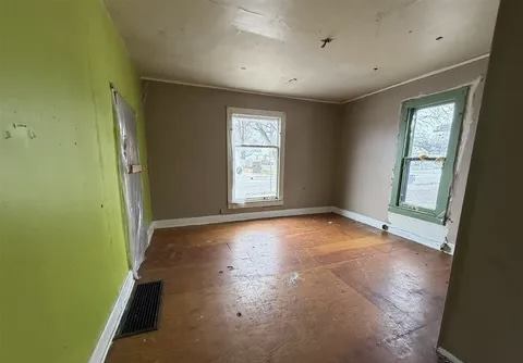 601 N 13 1/2 St, Terre Haute, IN 47804