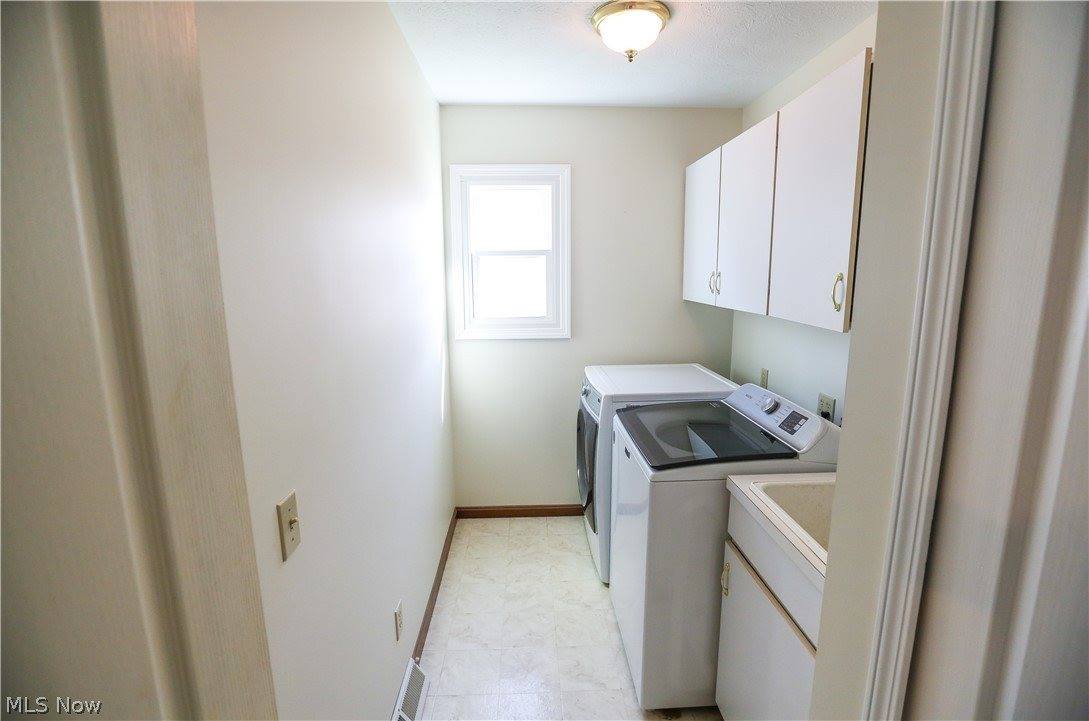 4823 Elizabeth Lane, Brooklyn, OH 44144