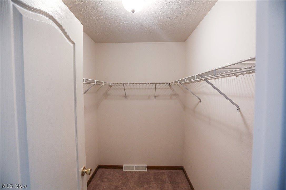 4823 Elizabeth Lane, Brooklyn, OH 44144
