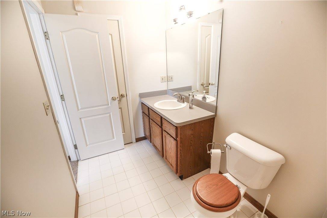 4823 Elizabeth Lane, Brooklyn, OH 44144