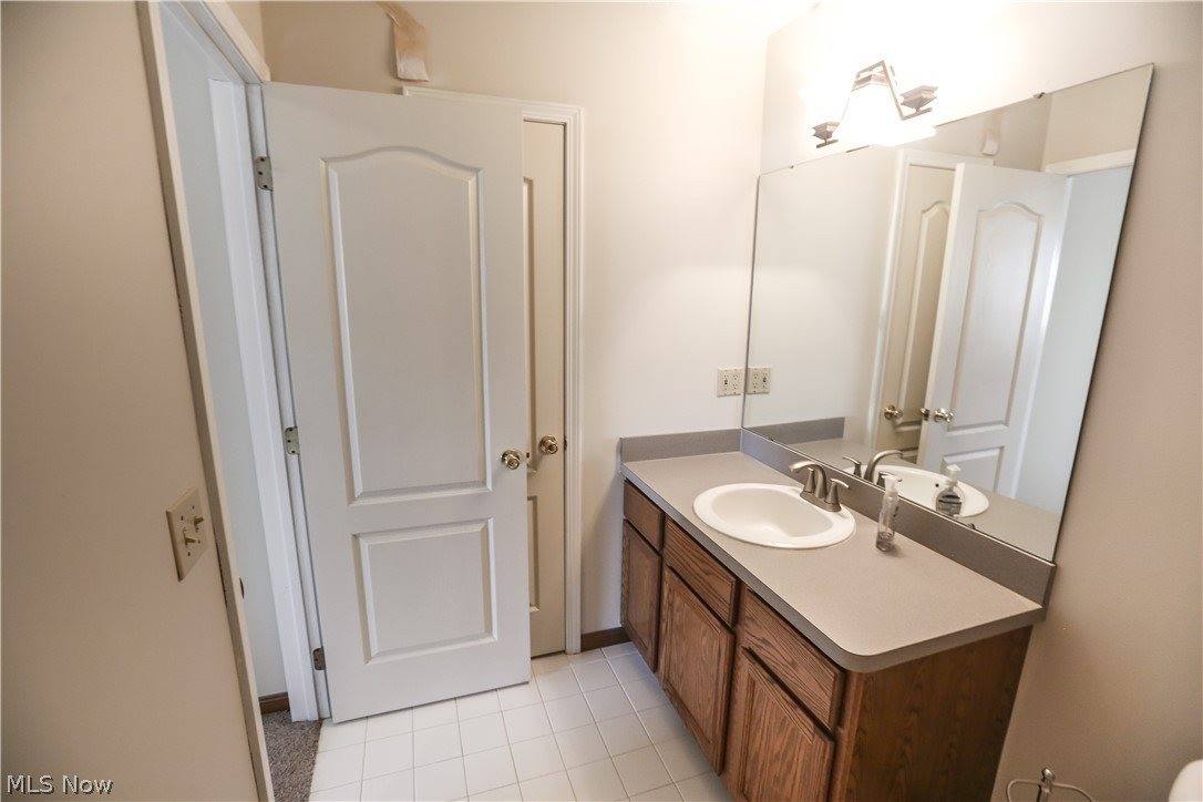 4823 Elizabeth Lane, Brooklyn, OH 44144