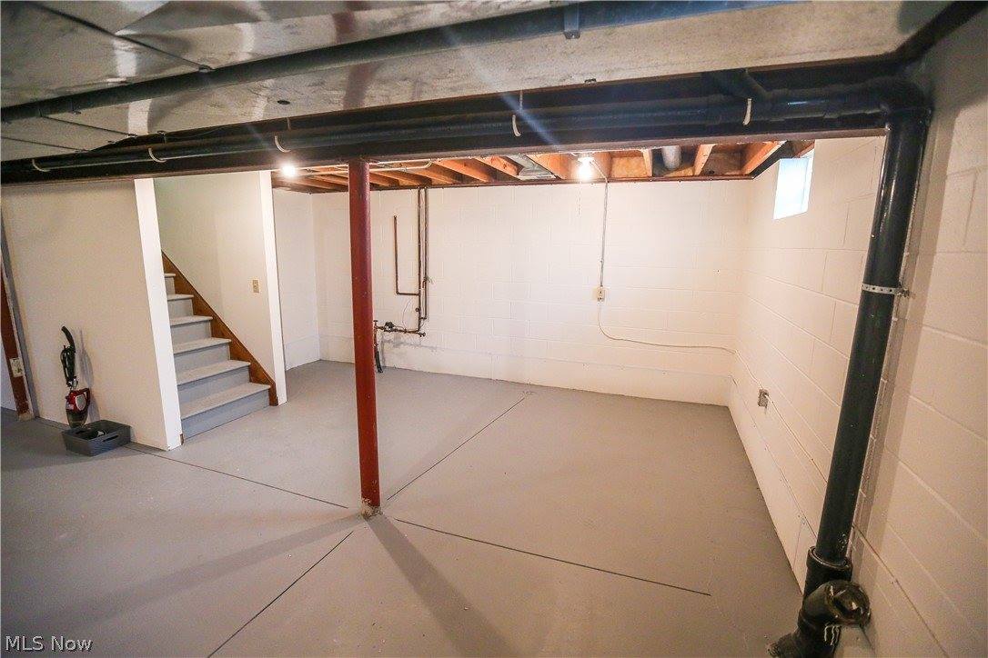 4823 Elizabeth Lane, Brooklyn, OH 44144
