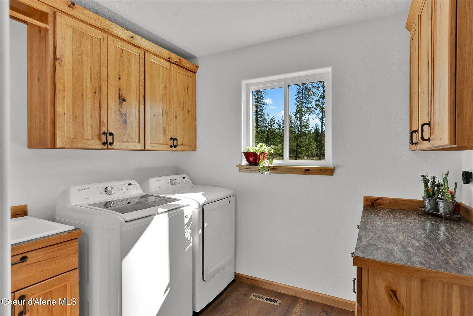 386 Ursa Ln, Priest River, ID 83856