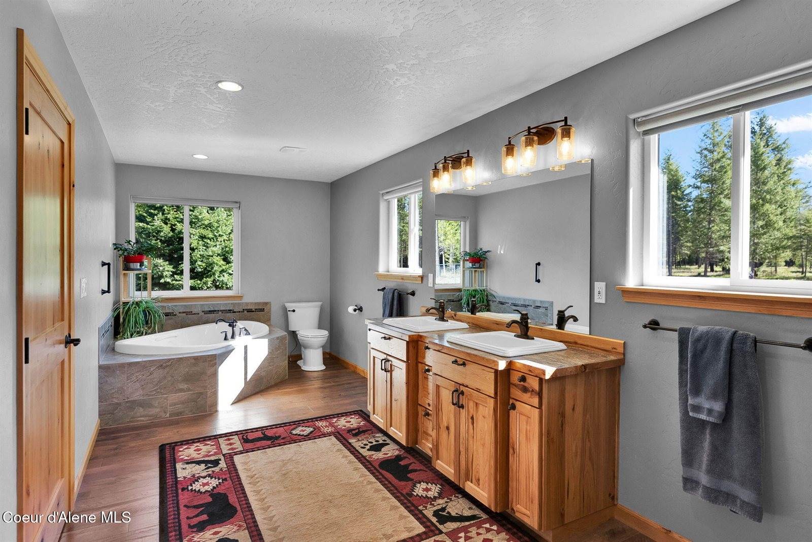 386 Ursa Ln, Priest River, ID 83856