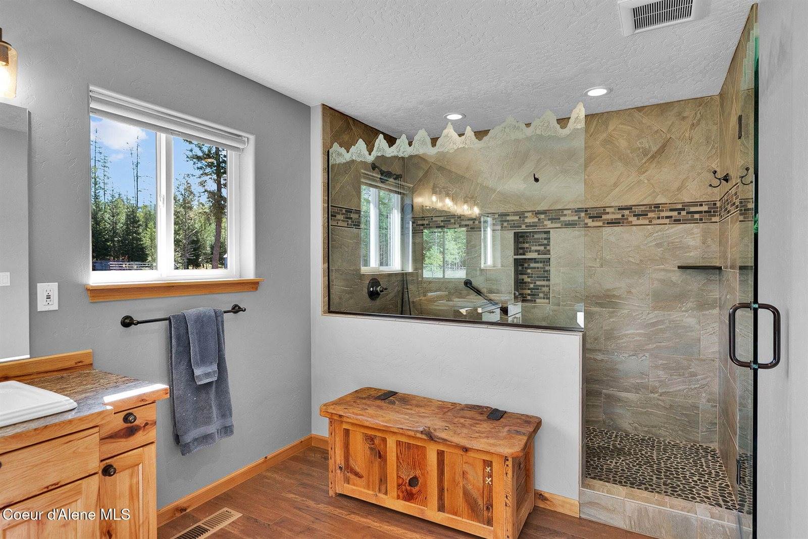 386 Ursa Ln, Priest River, ID 83856