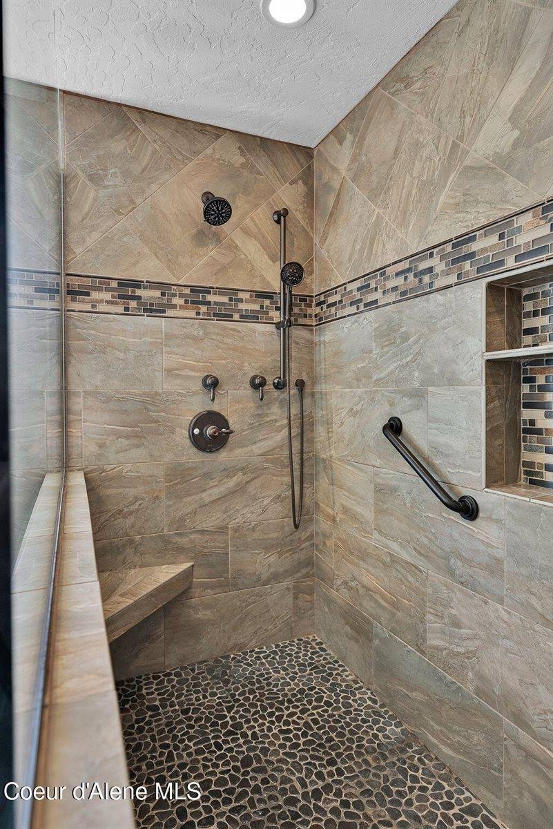 386 Ursa Ln, Priest River, ID 83856