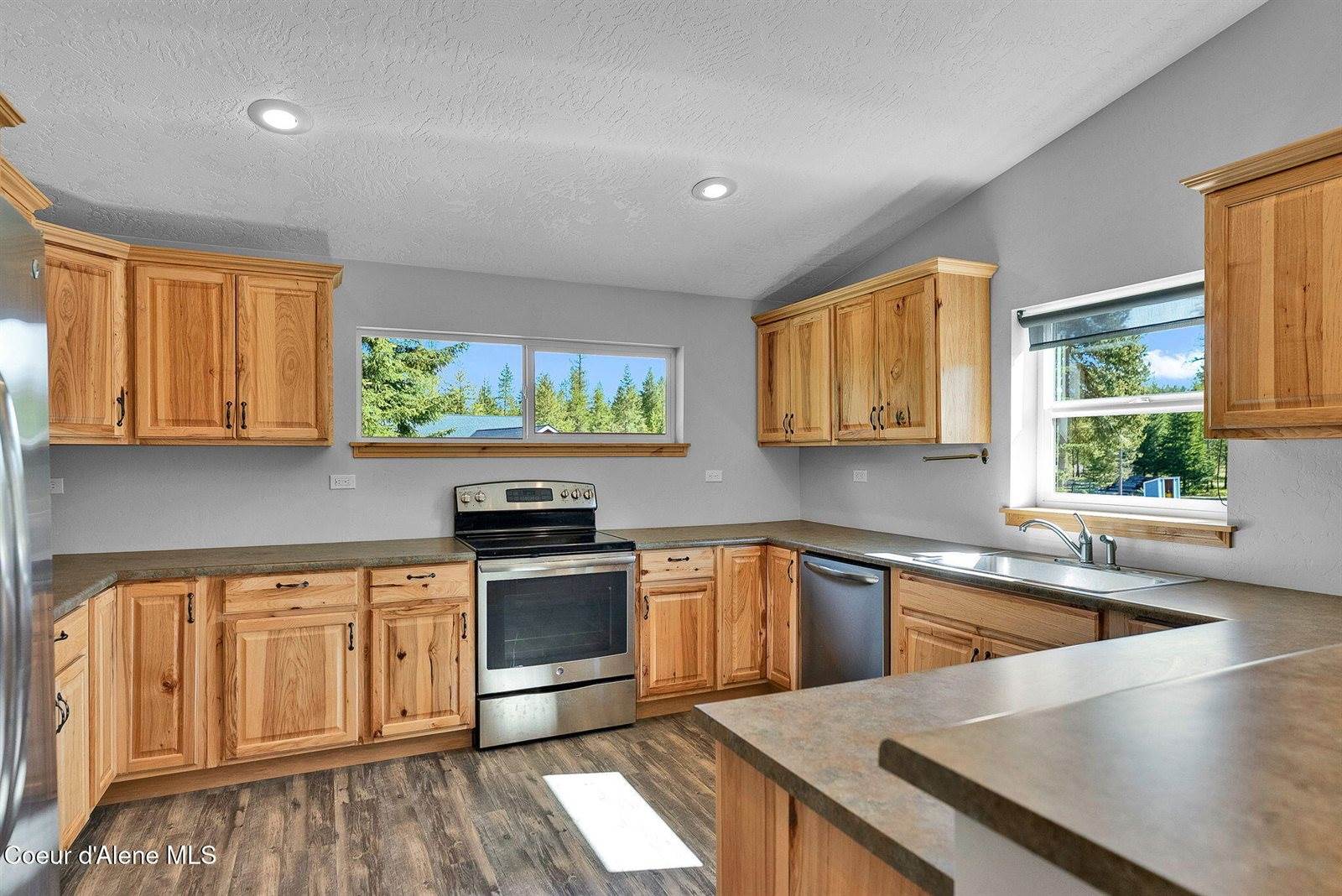 386 Ursa Ln, Priest River, ID 83856