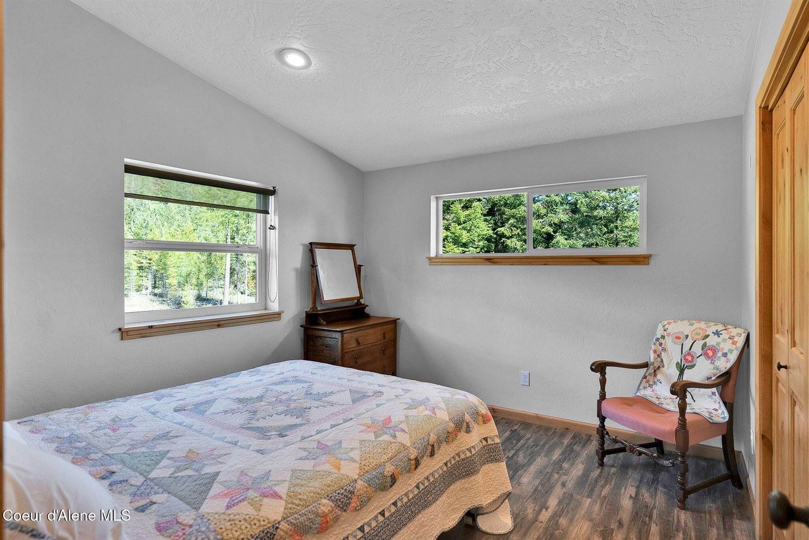 386 Ursa Ln, Priest River, ID 83856