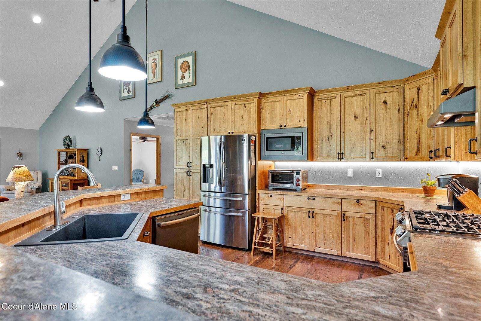 386 Ursa Ln, Priest River, ID 83856