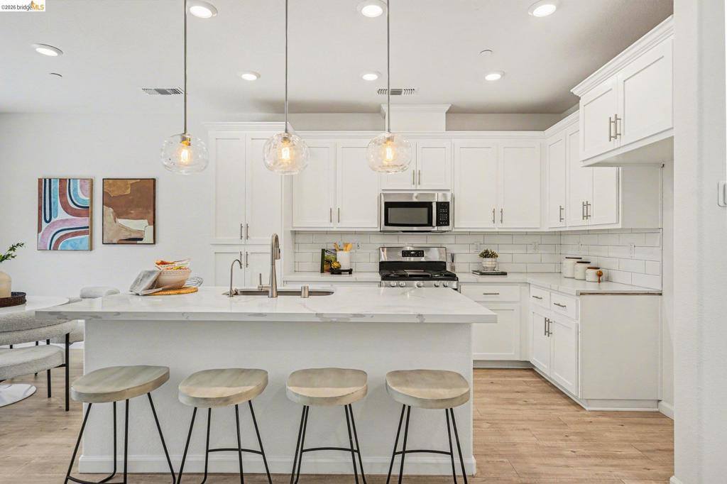 38 Fern Ln, Pittsburg, CA 94565