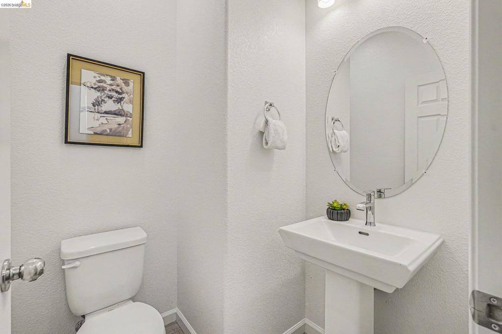 38 Fern Ln, Pittsburg, CA 94565