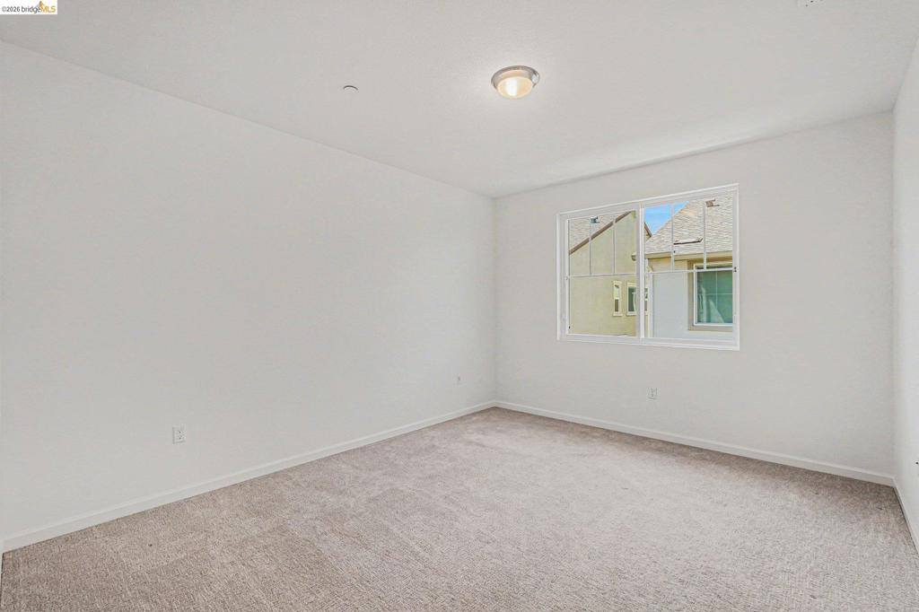 38 Fern Ln, Pittsburg, CA 94565