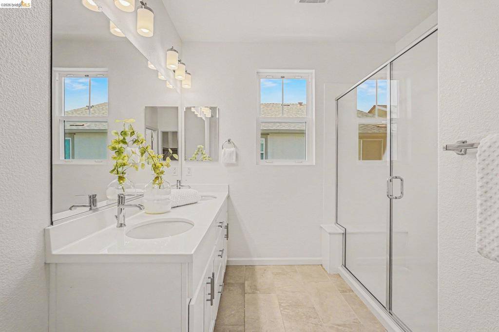 38 Fern Ln, Pittsburg, CA 94565