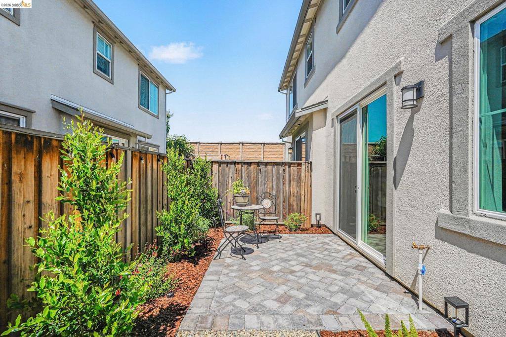 38 Fern Ln, Pittsburg, CA 94565