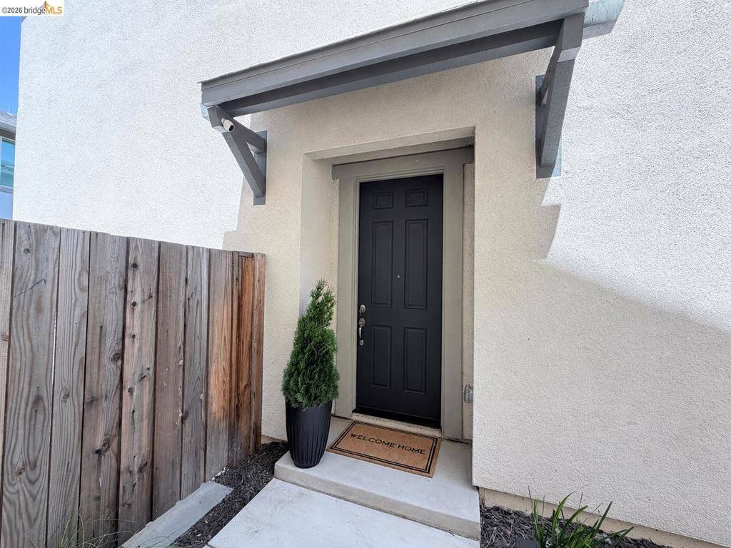 38 Fern Ln, Pittsburg, CA 94565