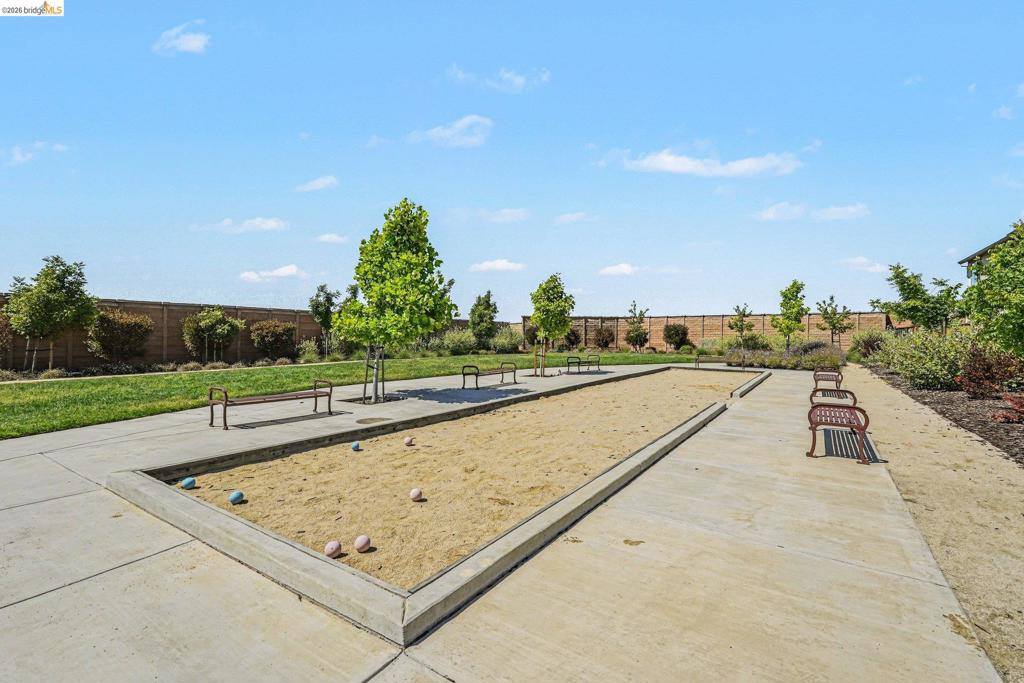 38 Fern Ln, Pittsburg, CA 94565