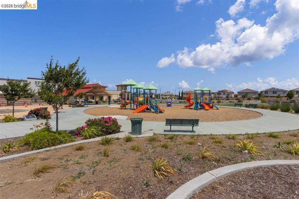38 Fern Ln, Pittsburg, CA 94565
