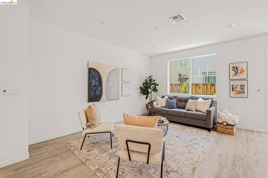 38 Fern Ln, Pittsburg, CA 94565