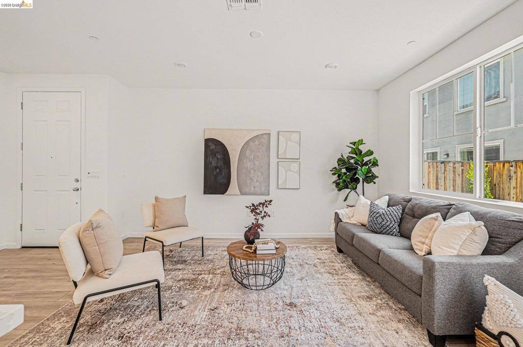 38 Fern Ln, Pittsburg, CA 94565