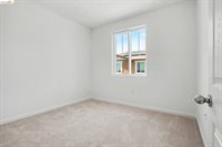 38 Fern Ln, Pittsburg, CA 94565