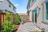 38 Fern Ln, Pittsburg, CA 94565