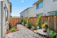 38 Fern Ln, Pittsburg, CA 94565