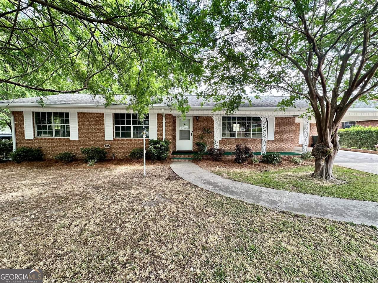 402 Pineview Drive, Waycross, GA 31501