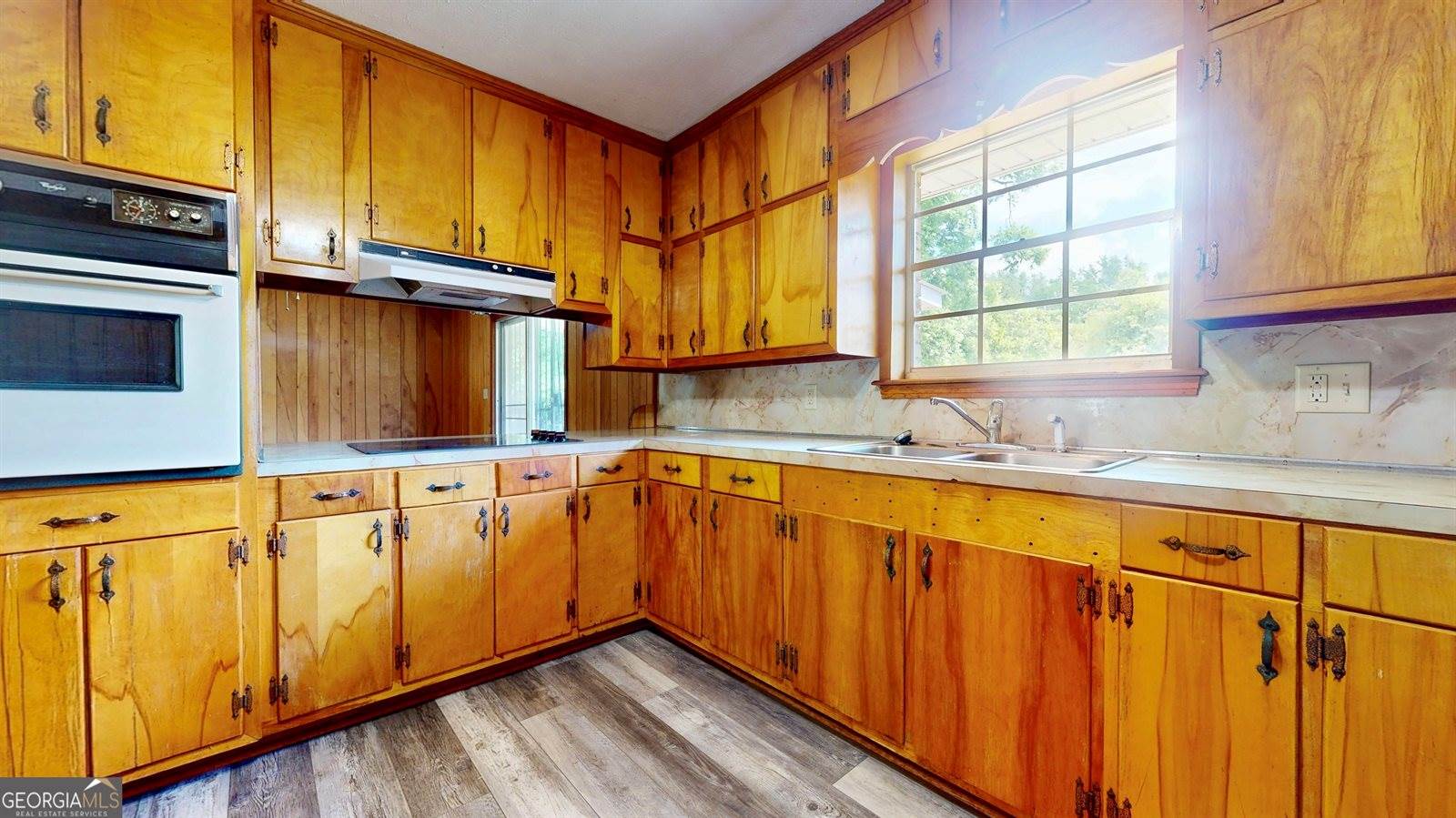 402 Pineview Drive, Waycross, GA 31501