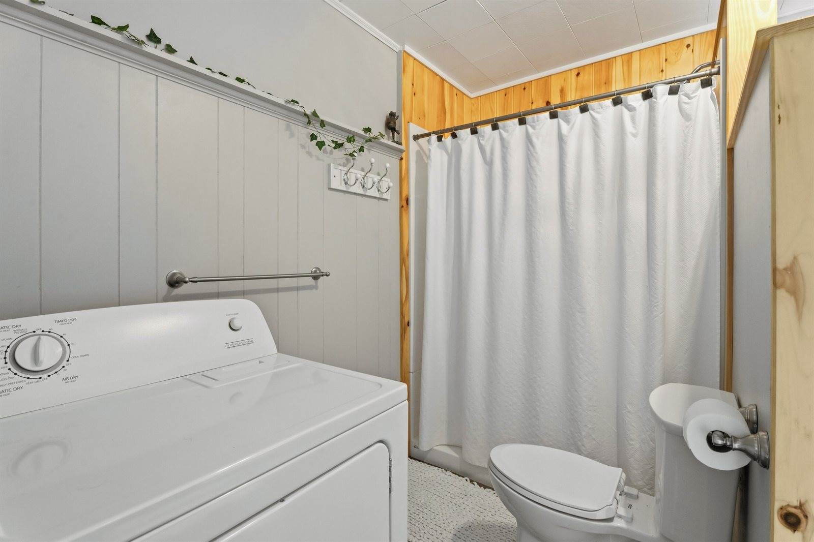 17 Grange Street, Dover-Foxcroft, ME 04426