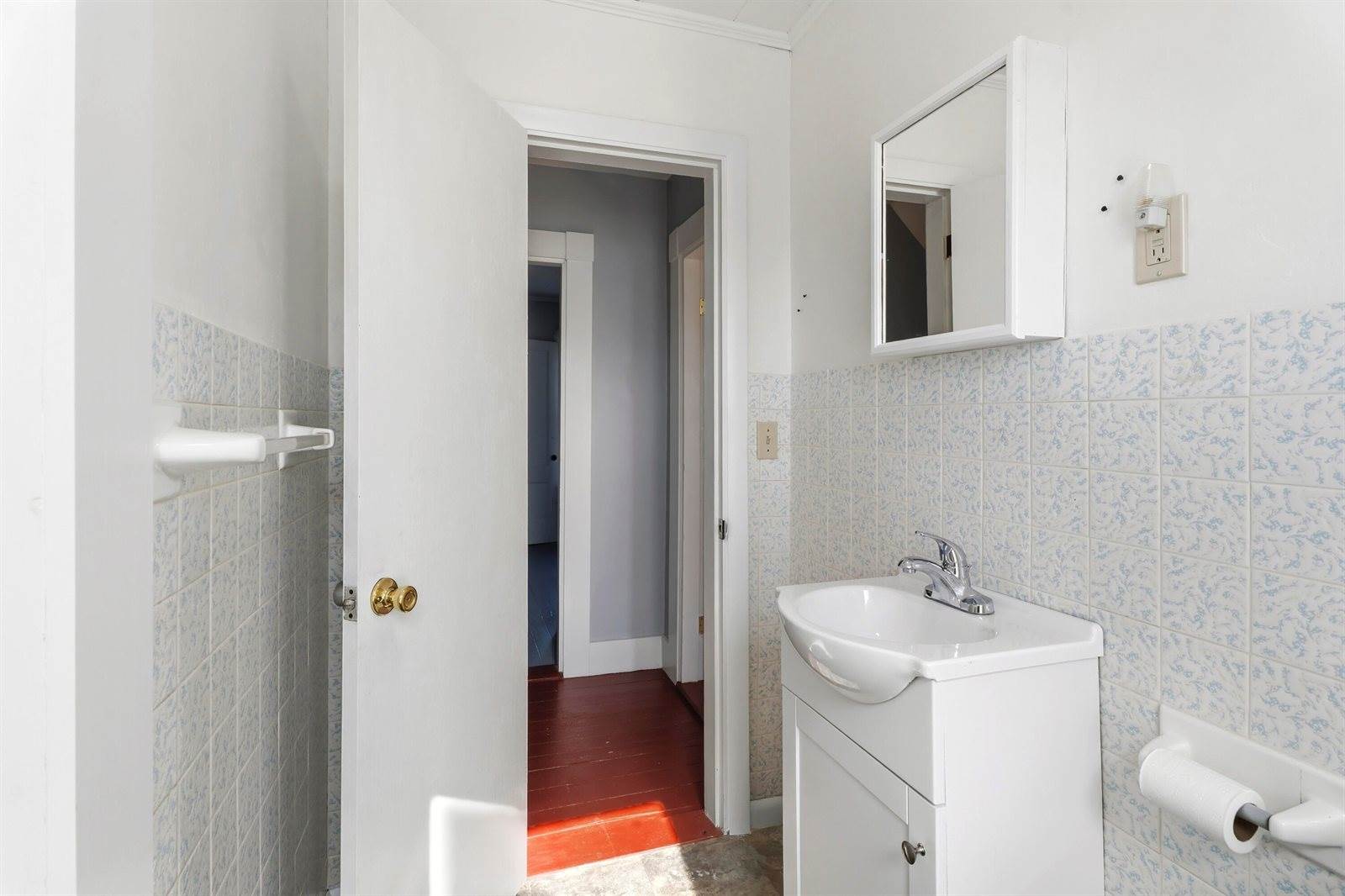 17 Grange Street, Dover-Foxcroft, ME 04426