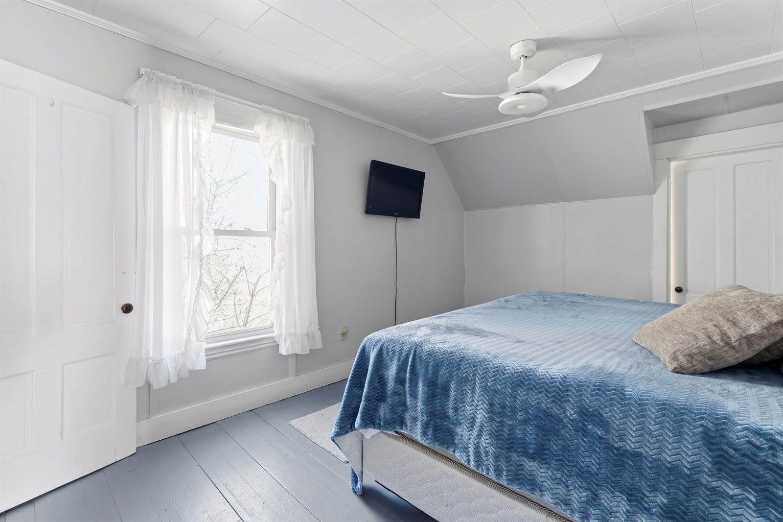 17 Grange Street, Dover-Foxcroft, ME 04426