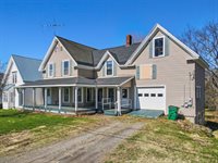 17 Grange Street, Dover-Foxcroft, ME 04426