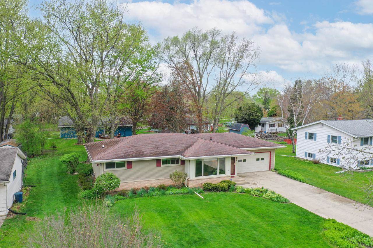 416 Woodland DRIVE, Whitewater, WI 53190