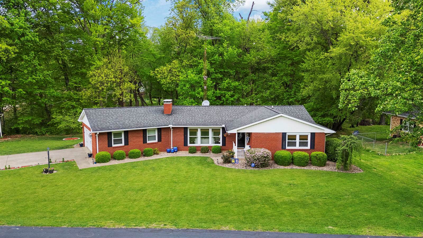 4910 N Orchard Place, West Terre Haute, IN 47885