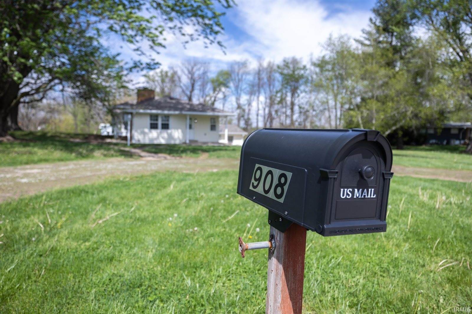908 W Maple Drive, Knightstown, IN 46148