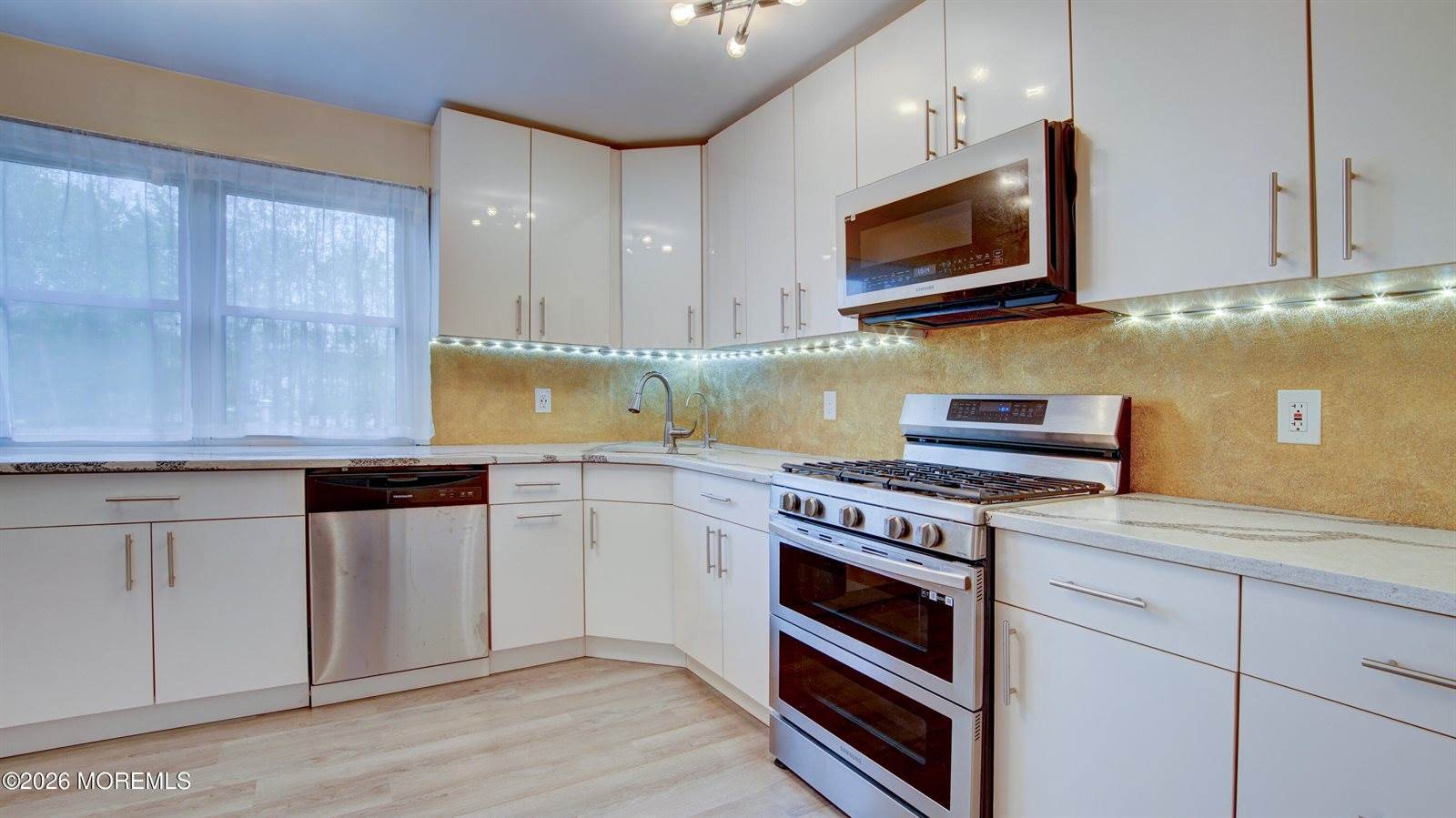 2 Lone Star Lane, Manalapan, NJ 07726