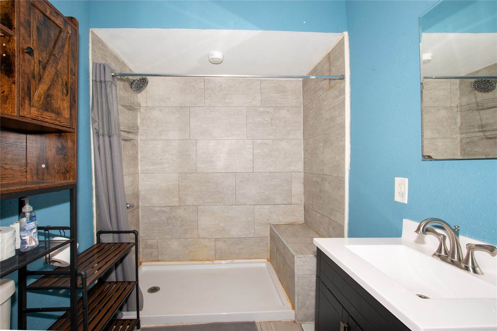 3203 Cambridge Street, Des Moines, IA 50313