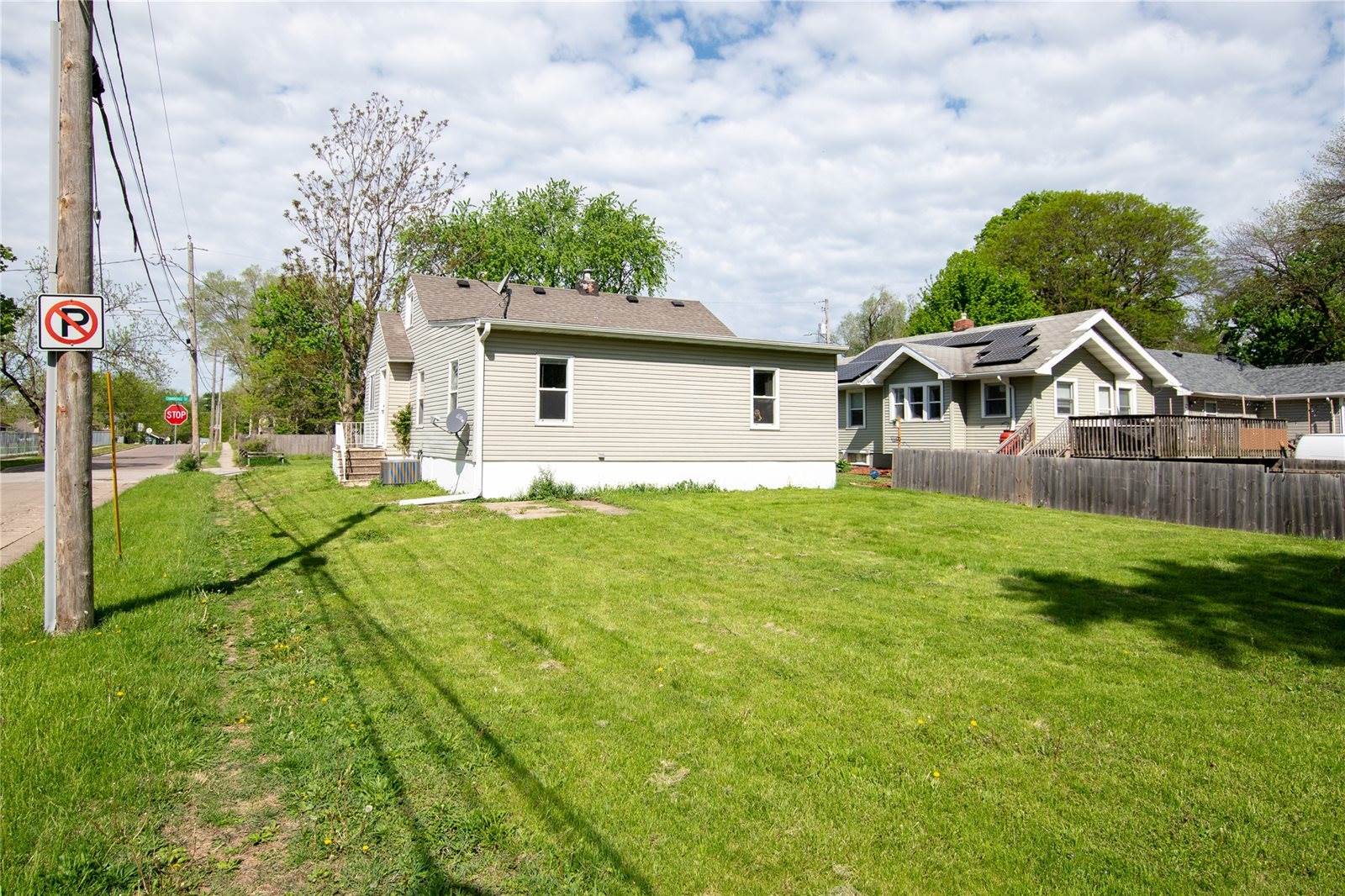 3203 Cambridge Street, Des Moines, IA 50313