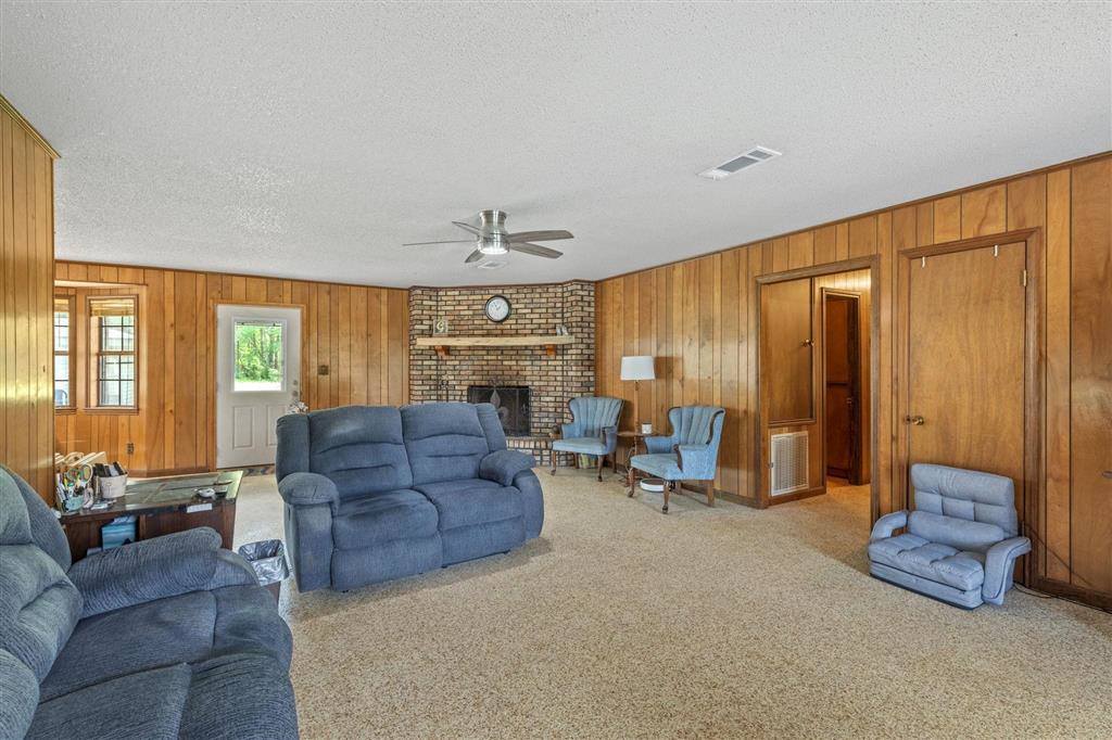 2861 Delta Downs Drive, Vinton, LA 70668