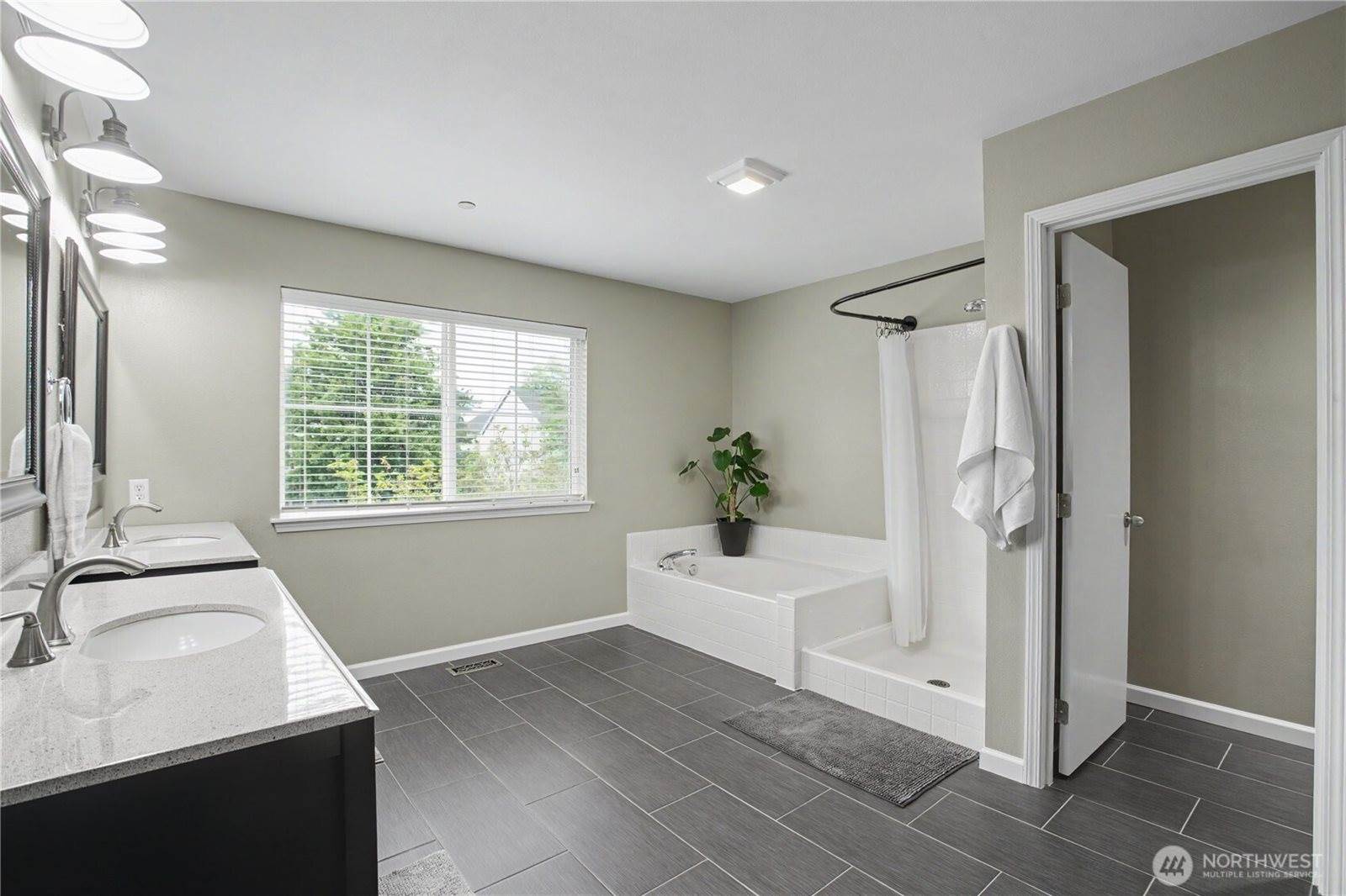 2219 Forrest St, Dupont, WA 98327