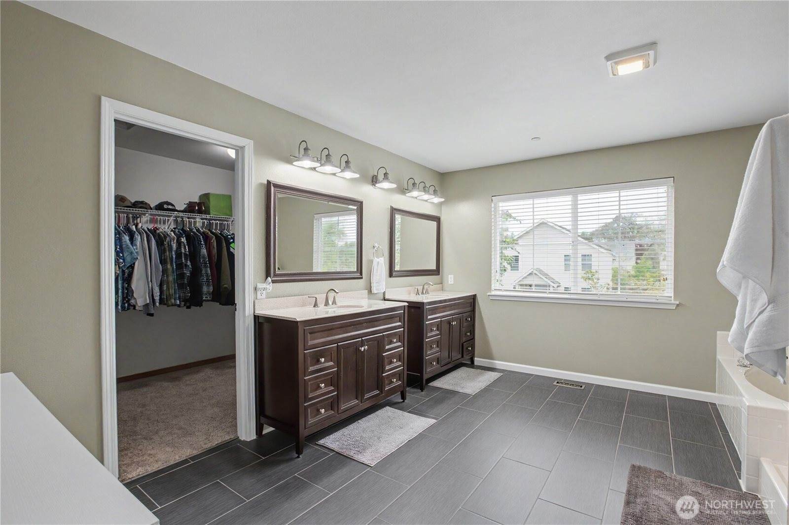 2219 Forrest St, Dupont, WA 98327