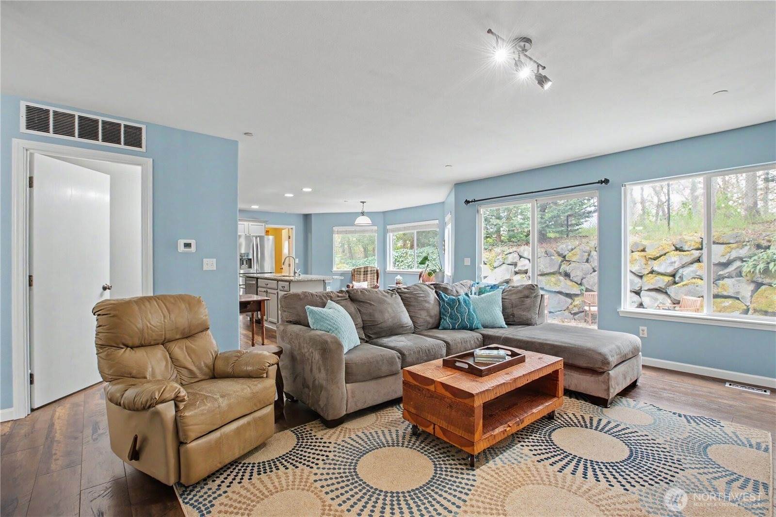 2219 Forrest St, Dupont, WA 98327