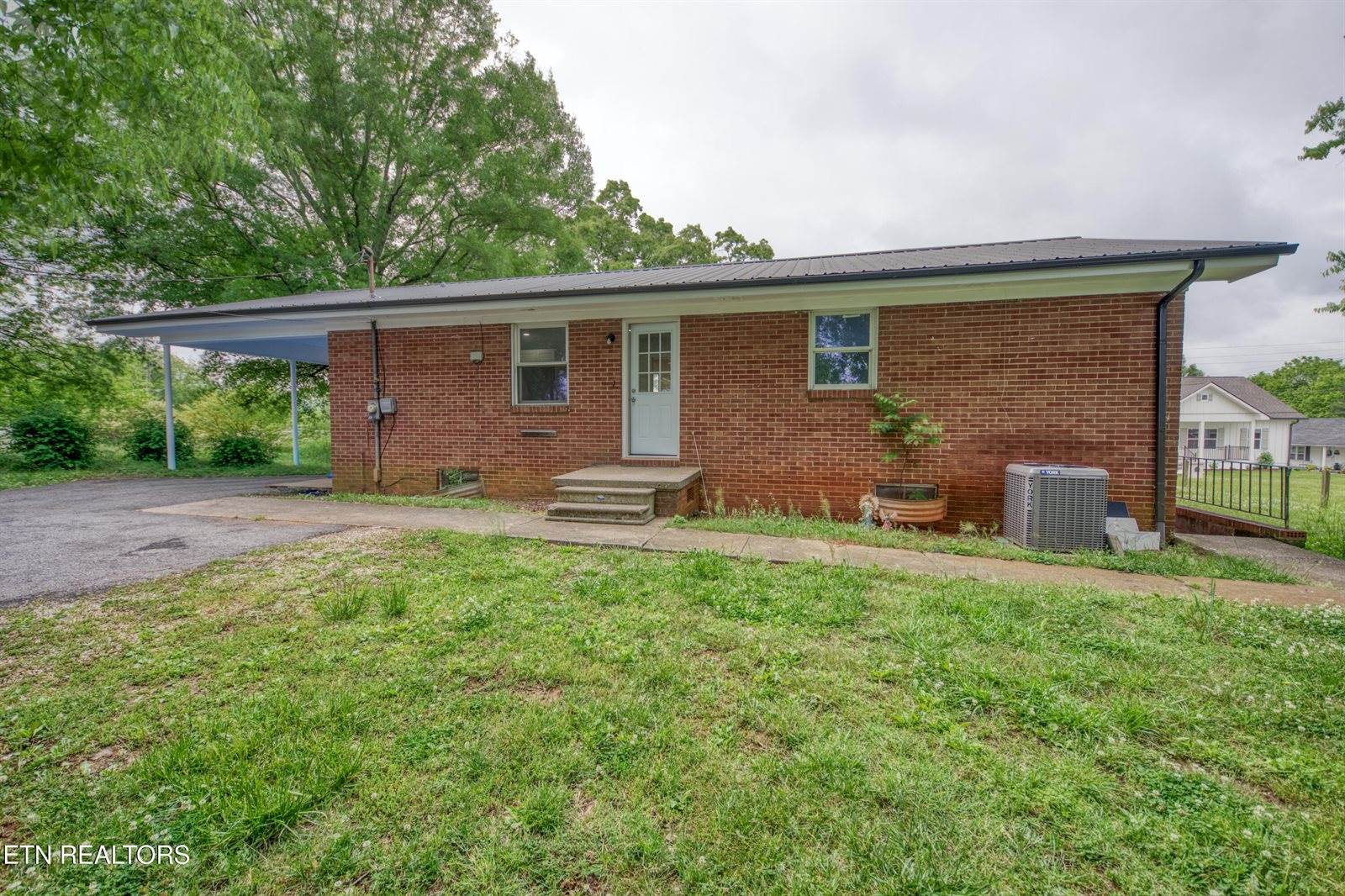 1010 West Morris St, Sweetwater, TN 37874