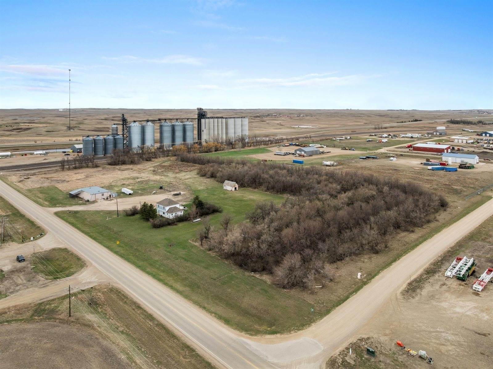 333 3rd St W, Ross, ND 58776