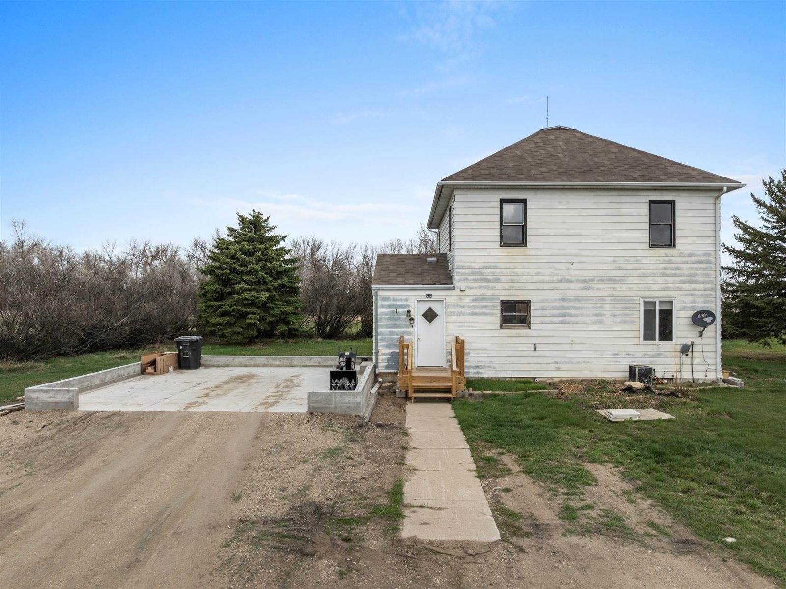 333 3rd St W, Ross, ND 58776