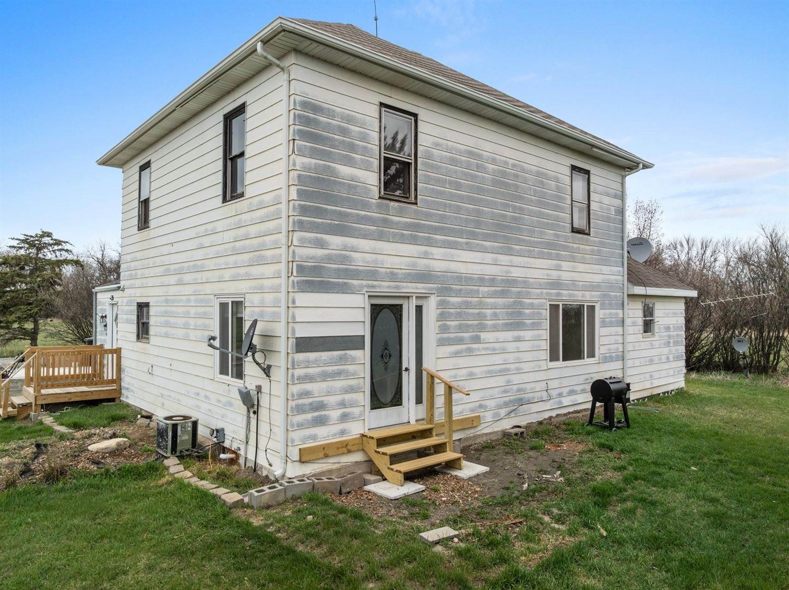 333 3rd St W, Ross, ND 58776